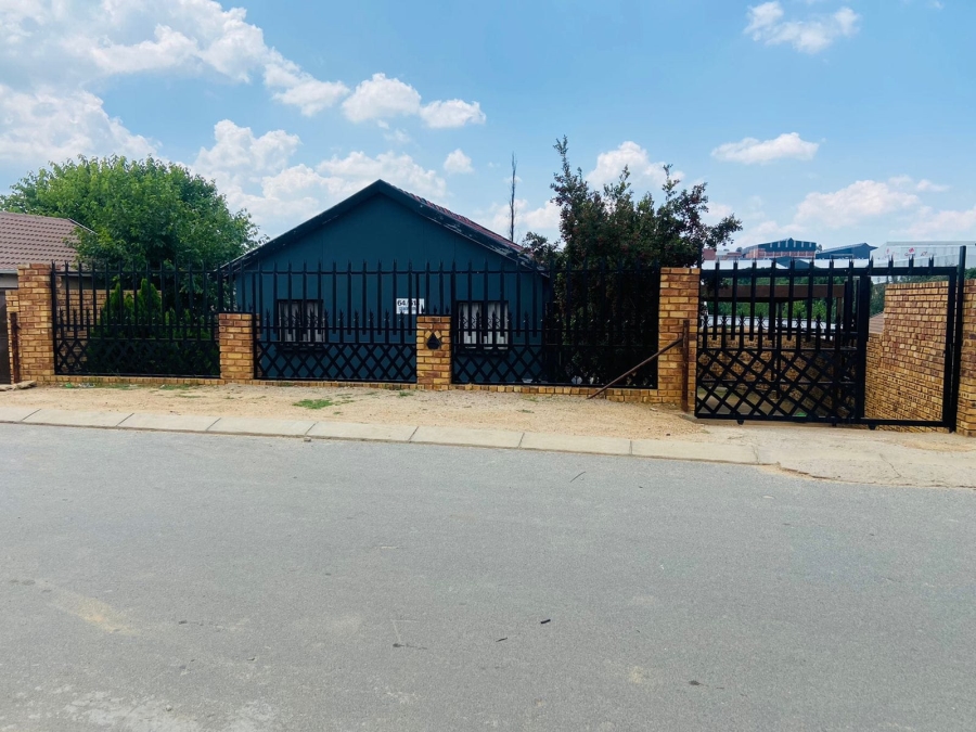 2 Bedroom Property for Sale in Cosmo City Gauteng