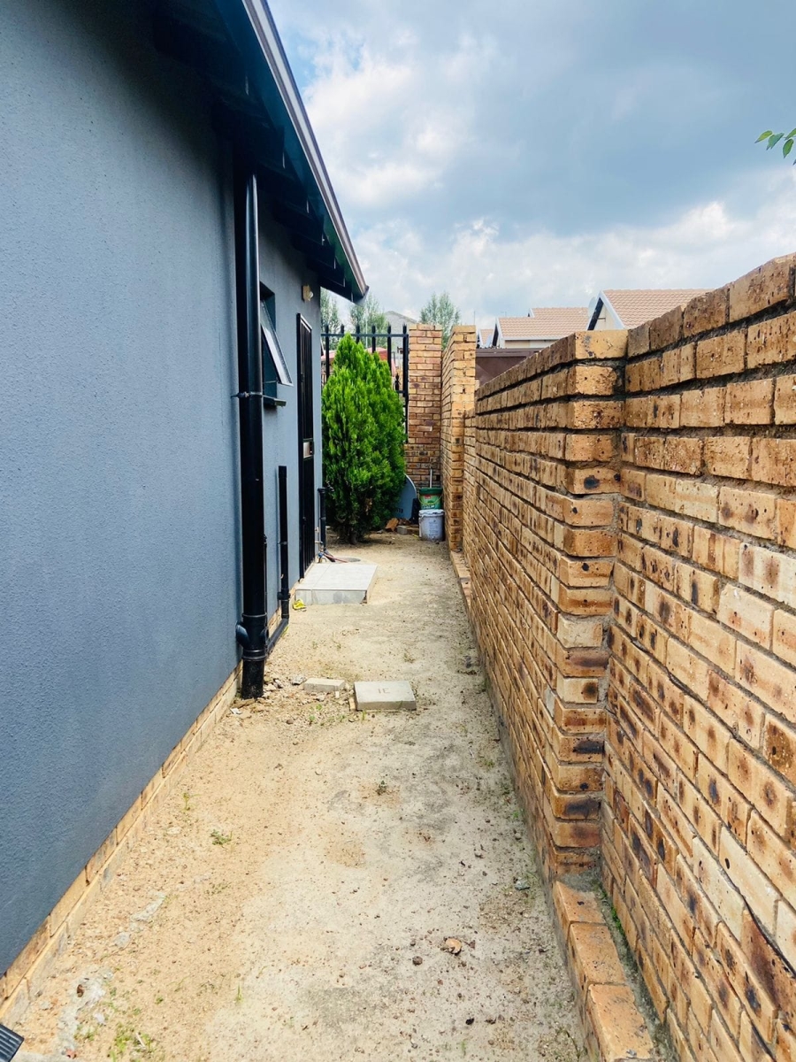 2 Bedroom Property for Sale in Cosmo City Gauteng