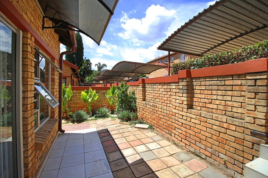 3 Bedroom Property for Sale in Wilgeheuwel Gauteng