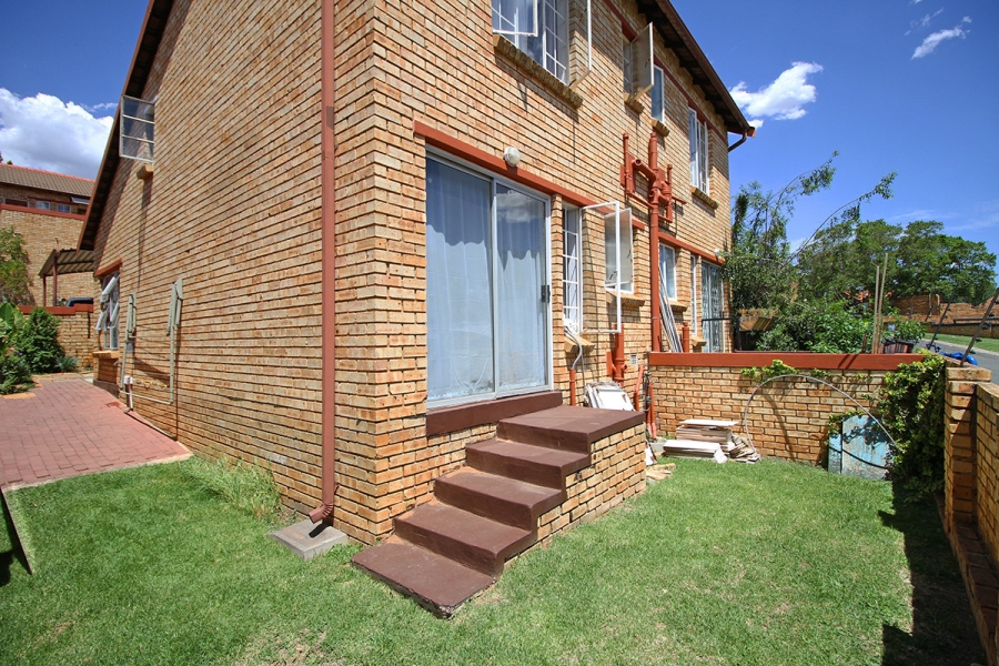 3 Bedroom Property for Sale in Wilgeheuwel Gauteng