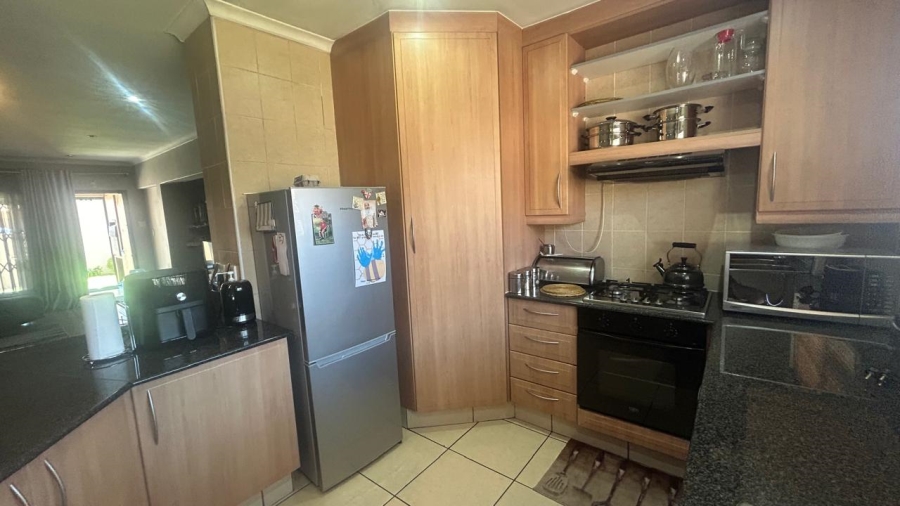 2 Bedroom Property for Sale in Bardene Gauteng