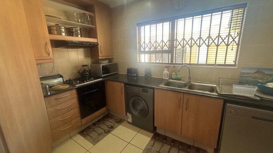 2 Bedroom Property for Sale in Bardene Gauteng