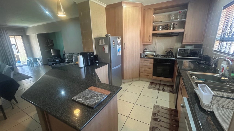 2 Bedroom Property for Sale in Bardene Gauteng