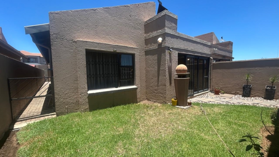 2 Bedroom Property for Sale in Bardene Gauteng