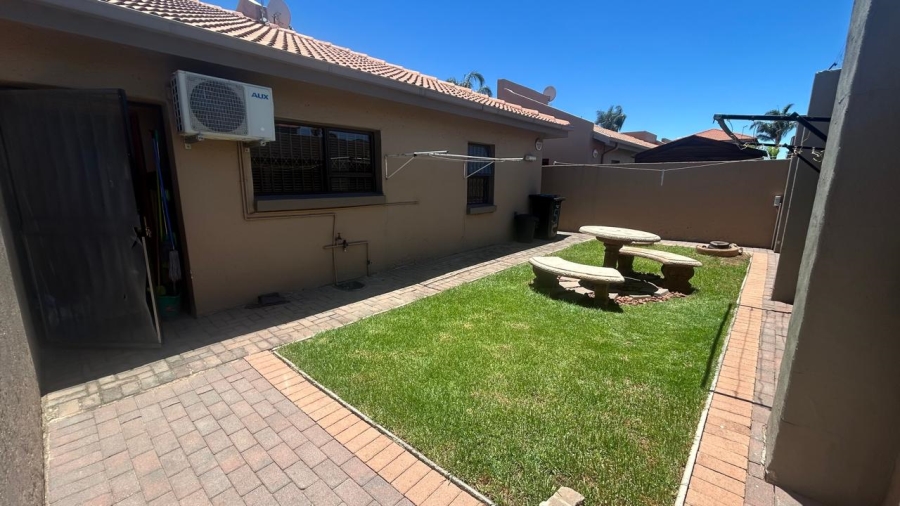 2 Bedroom Property for Sale in Bardene Gauteng