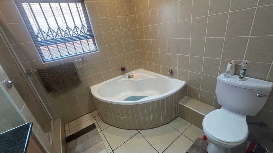 2 Bedroom Property for Sale in Bardene Gauteng