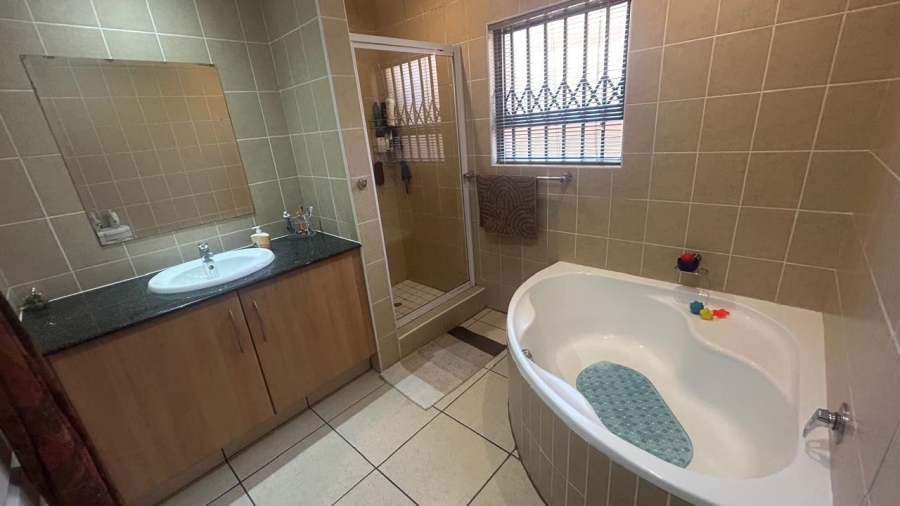 2 Bedroom Property for Sale in Bardene Gauteng