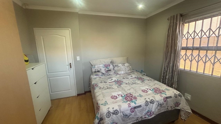 2 Bedroom Property for Sale in Bardene Gauteng