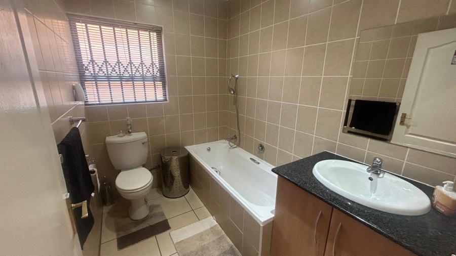 2 Bedroom Property for Sale in Bardene Gauteng