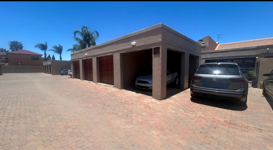 2 Bedroom Property for Sale in Bardene Gauteng