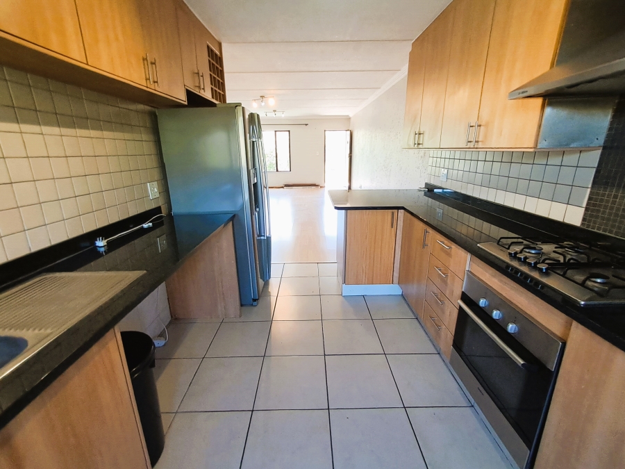 To Let 2 Bedroom Property for Rent in Benmore Gardens Gauteng