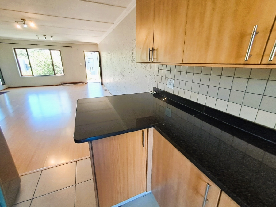 To Let 2 Bedroom Property for Rent in Benmore Gardens Gauteng