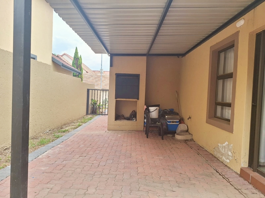 To Let 5 Bedroom Property for Rent in Brooklands Lifestyle Estate Gauteng