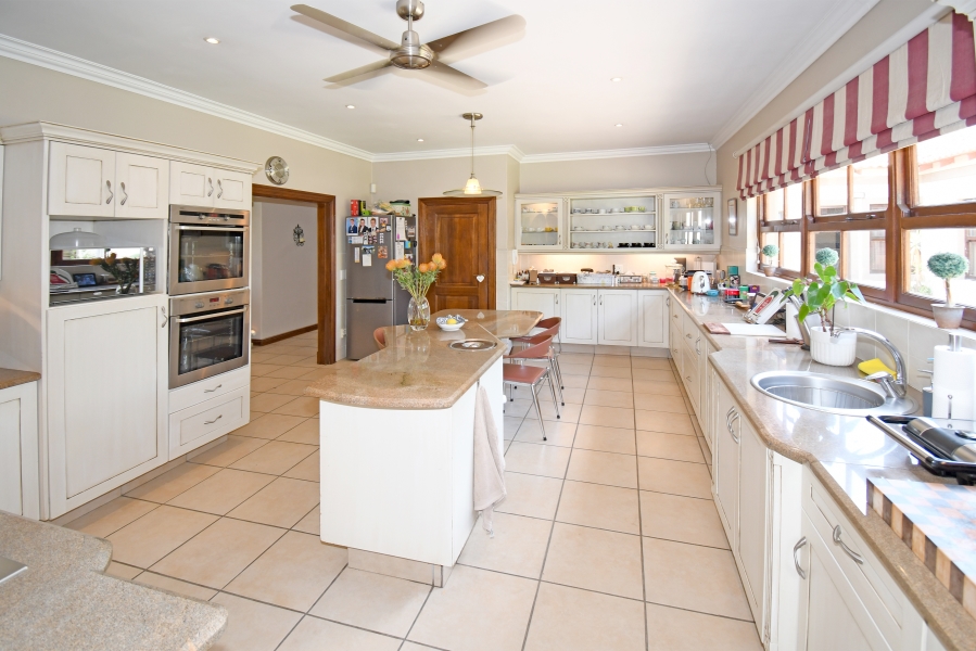 5 Bedroom Property for Sale in Blue Hills Country Estate Gauteng