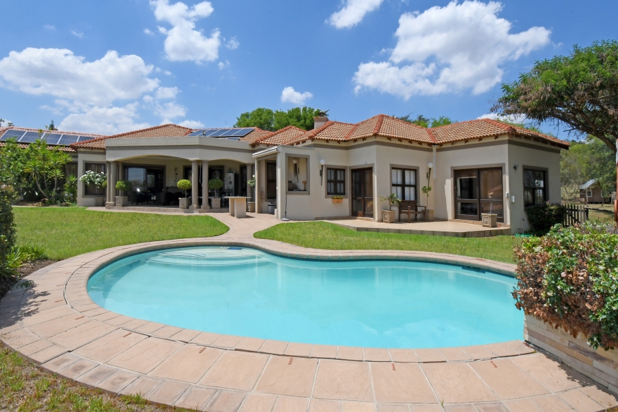 5 Bedroom Property for Sale in Blue Hills Country Estate Gauteng