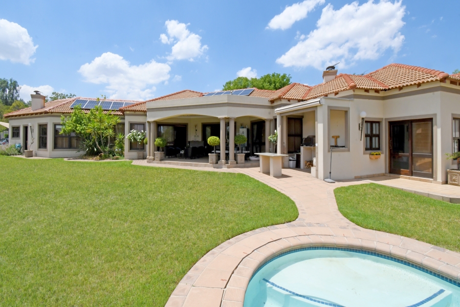 5 Bedroom Property for Sale in Blue Hills Country Estate Gauteng