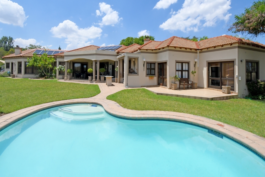 5 Bedroom Property for Sale in Blue Hills Country Estate Gauteng