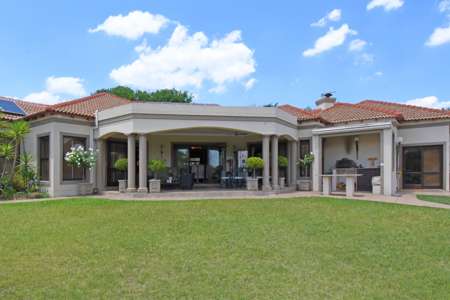 5 Bedroom Property for Sale in Blue Hills Country Estate Gauteng