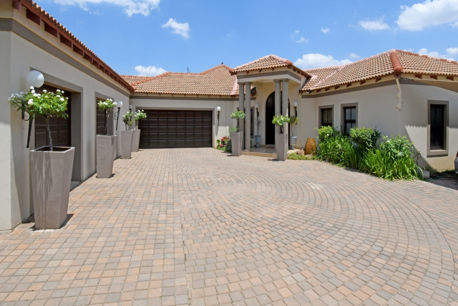 5 Bedroom Property for Sale in Blue Hills Country Estate Gauteng