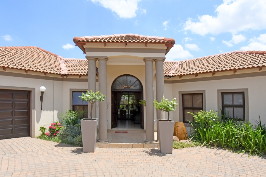 5 Bedroom Property for Sale in Blue Hills Country Estate Gauteng