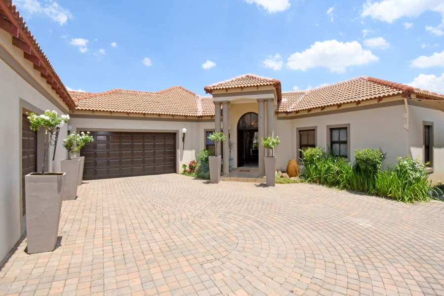 5 Bedroom Property for Sale in Blue Hills Country Estate Gauteng