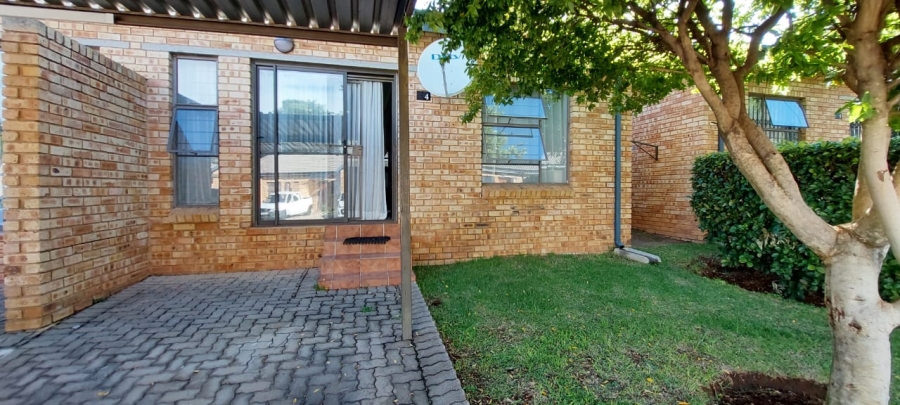 2 Bedroom Property for Sale in Georginia Gauteng