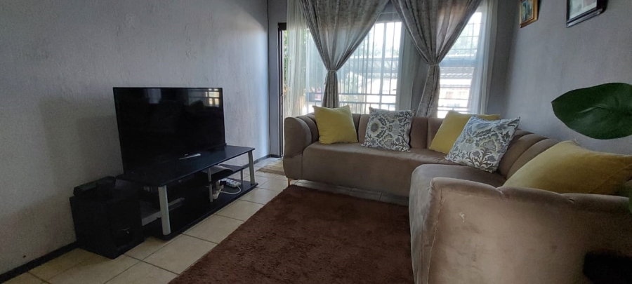 2 Bedroom Property for Sale in Georginia Gauteng