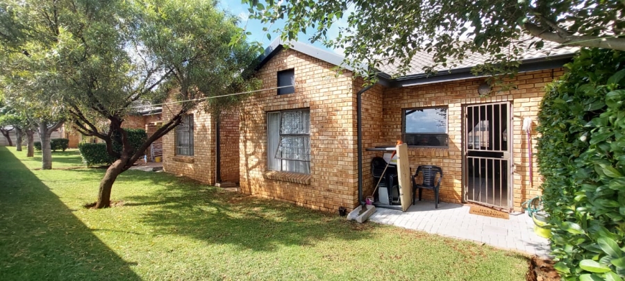 2 Bedroom Property for Sale in Georginia Gauteng