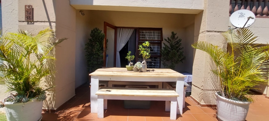 2 Bedroom Property for Sale in Constantia Kloof Gauteng