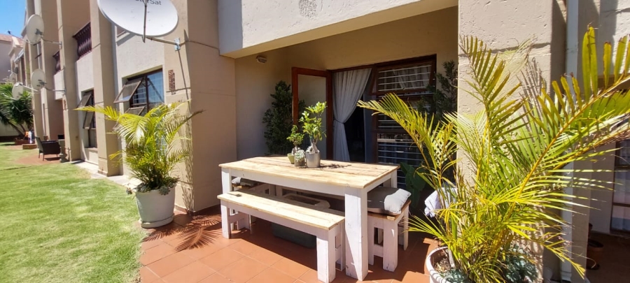 2 Bedroom Property for Sale in Constantia Kloof Gauteng