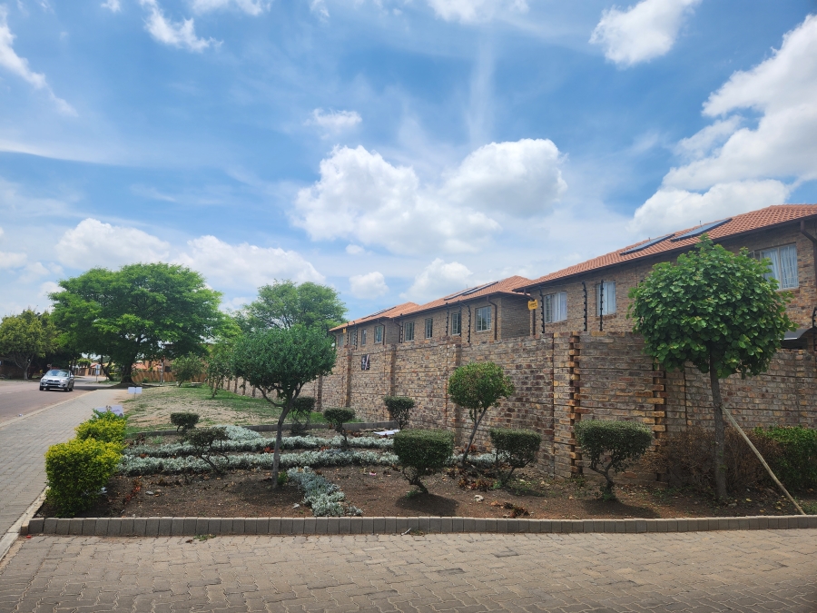 3 Bedroom Property for Sale in Annlin Gauteng