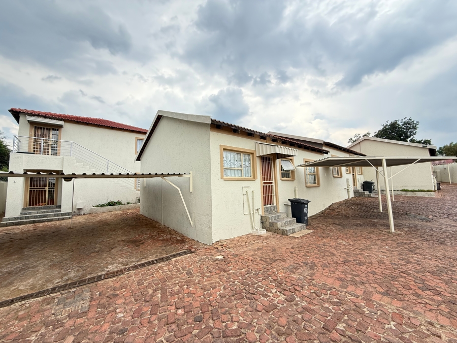 10 Bedroom Property for Sale in Mondeor Gauteng