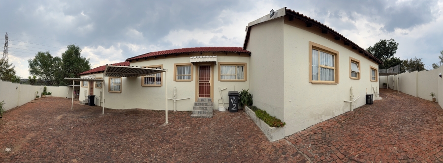 10 Bedroom Property for Sale in Mondeor Gauteng