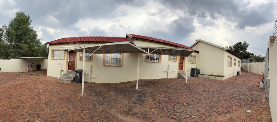 10 Bedroom Property for Sale in Mondeor Gauteng