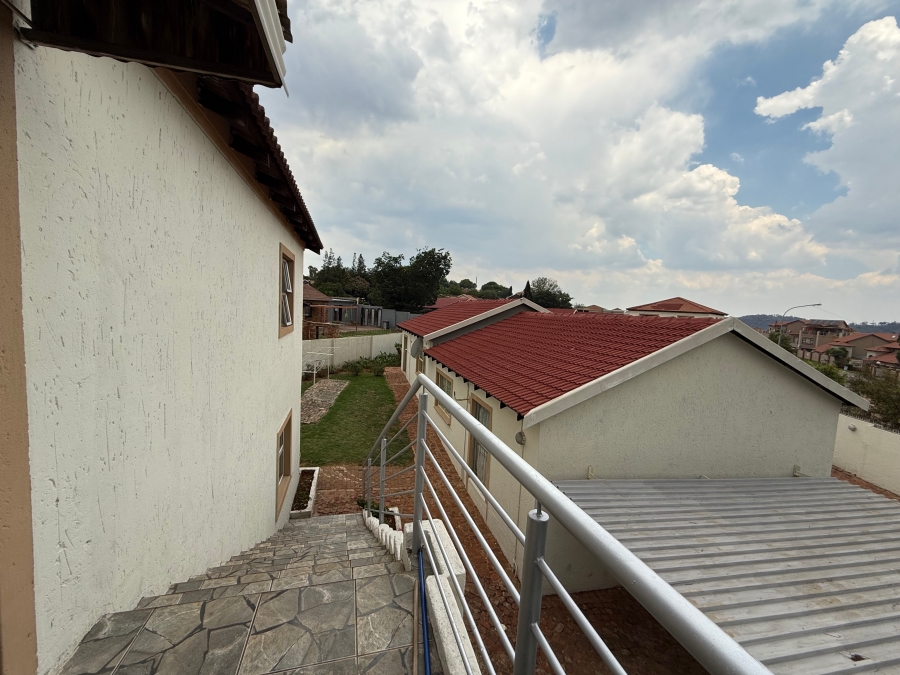 10 Bedroom Property for Sale in Mondeor Gauteng