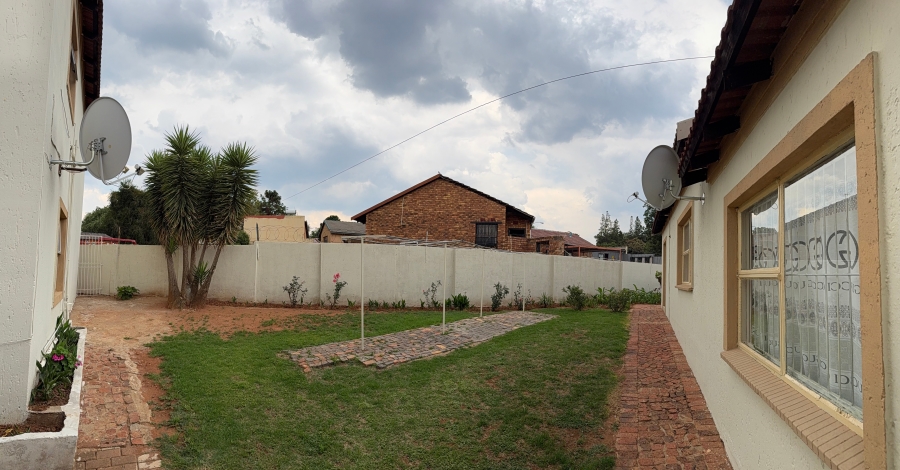 10 Bedroom Property for Sale in Mondeor Gauteng