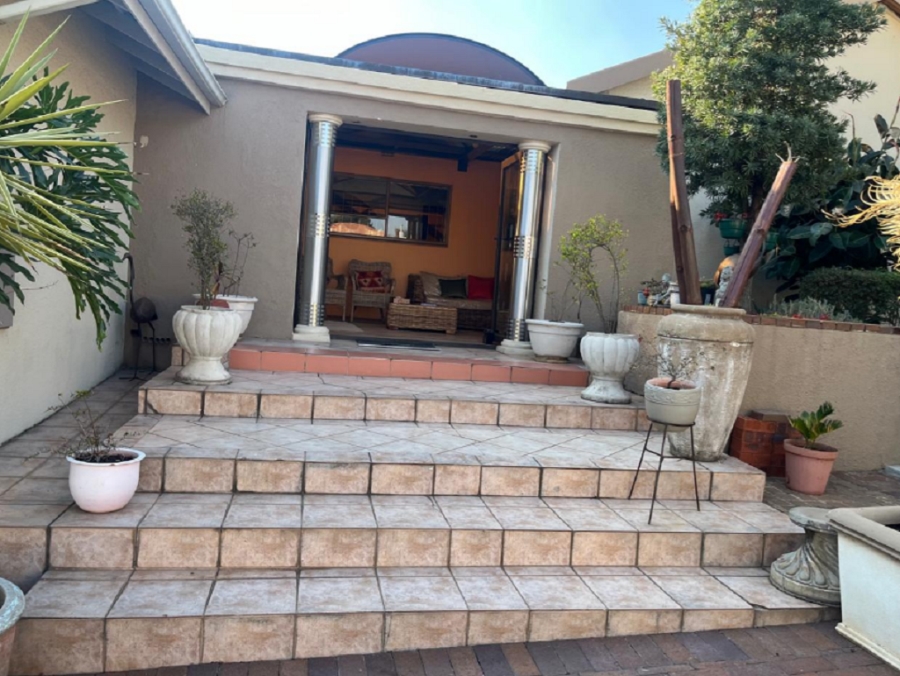 3 Bedroom Property for Sale in Oakdene Gauteng