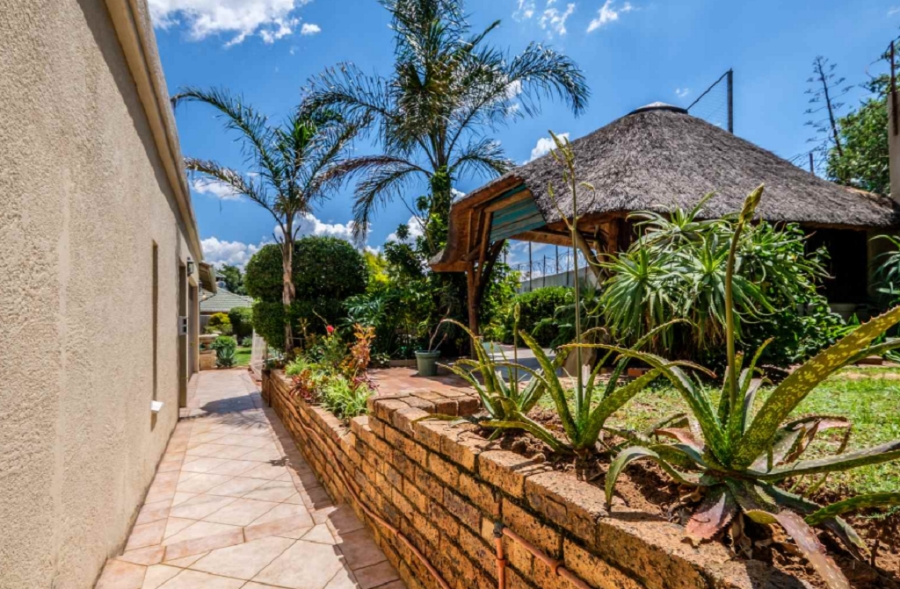 3 Bedroom Property for Sale in Oakdene Gauteng