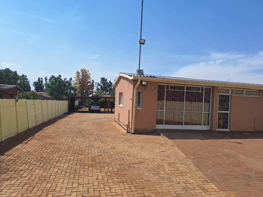 4 Bedroom Property for Sale in Westonaria Gauteng