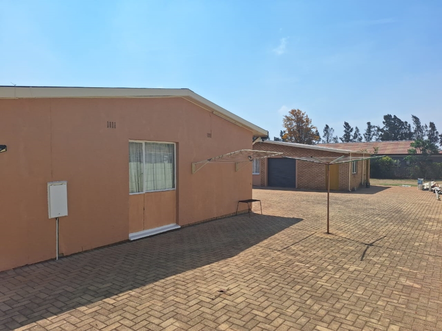 4 Bedroom Property for Sale in Westonaria Gauteng