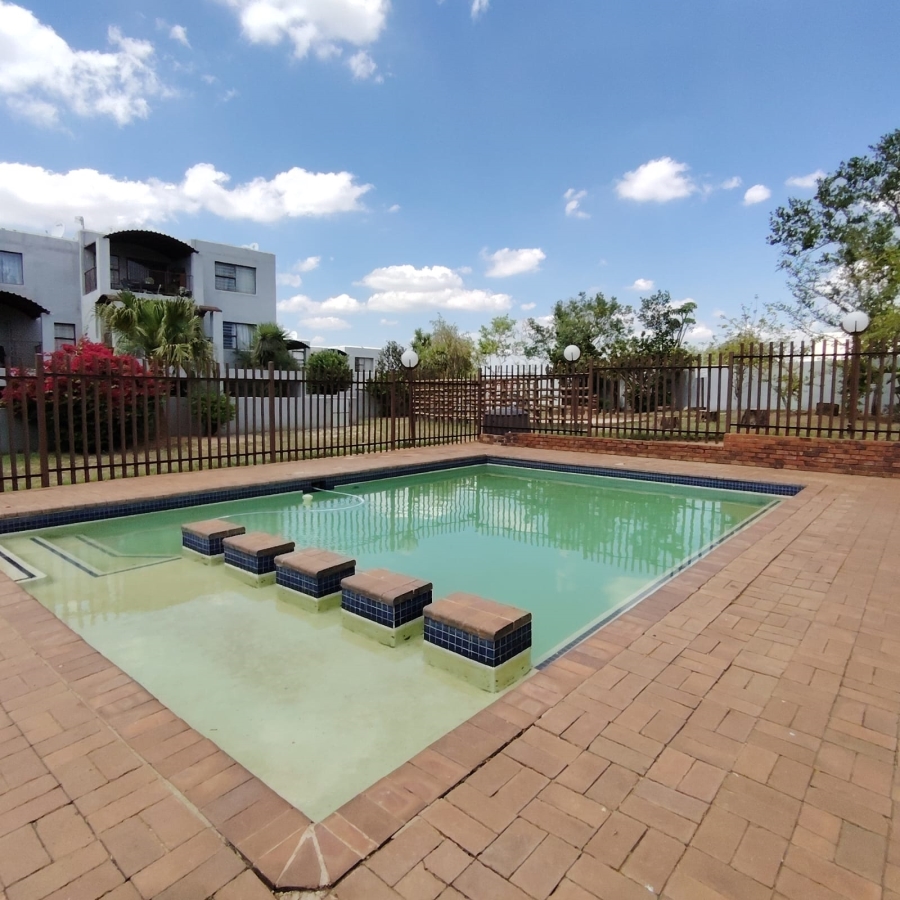 2 Bedroom Property for Sale in Vorna Valley Gauteng