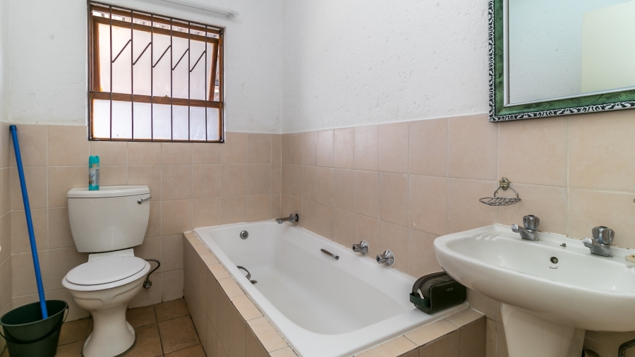 To Let 3 Bedroom Property for Rent in Vorna Valley Gauteng