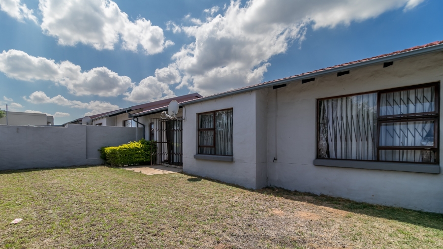 To Let 3 Bedroom Property for Rent in Vorna Valley Gauteng