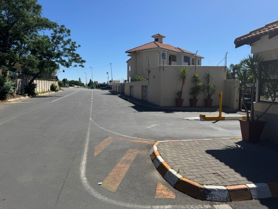 To Let 1 Bedroom Property for Rent in Halfway House Gauteng