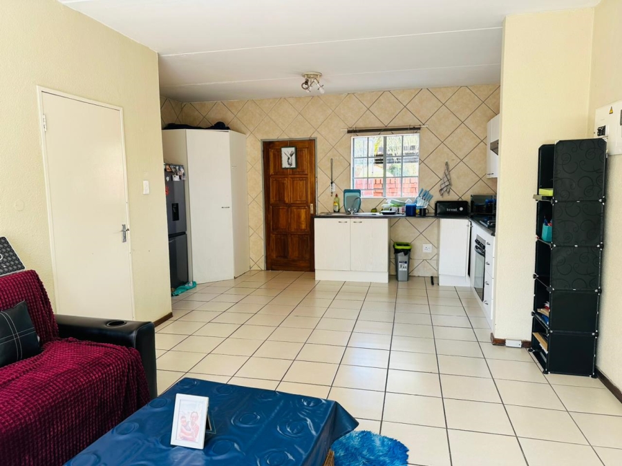 To Let 2 Bedroom Property for Rent in Weltevreden Park Gauteng