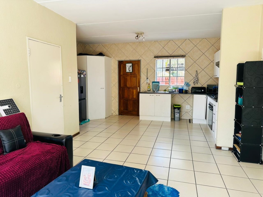 To Let 2 Bedroom Property for Rent in Weltevreden Park Gauteng