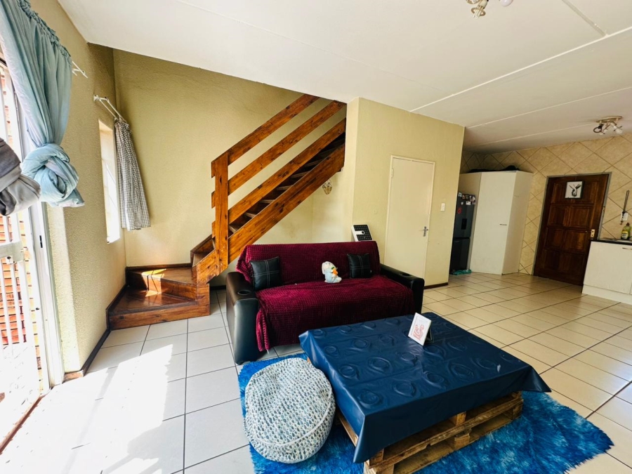 To Let 2 Bedroom Property for Rent in Weltevreden Park Gauteng