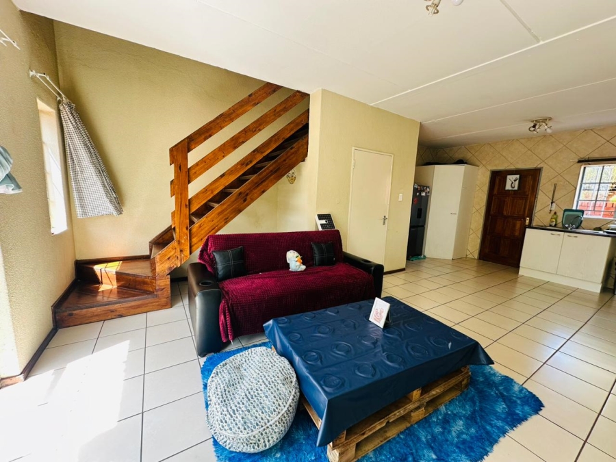 To Let 2 Bedroom Property for Rent in Weltevreden Park Gauteng