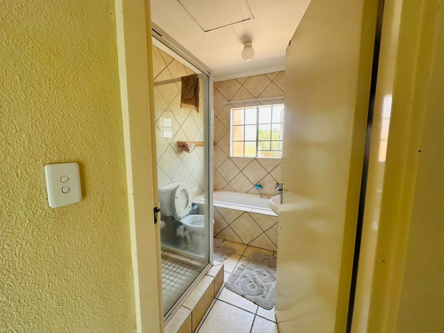 To Let 2 Bedroom Property for Rent in Weltevreden Park Gauteng