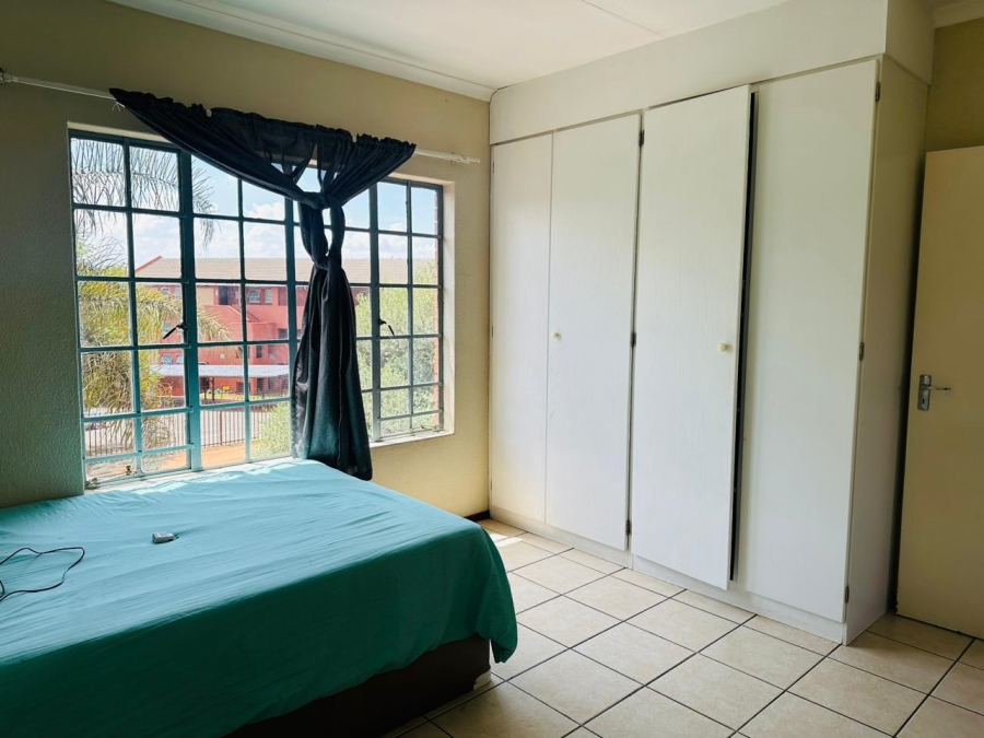 To Let 2 Bedroom Property for Rent in Weltevreden Park Gauteng